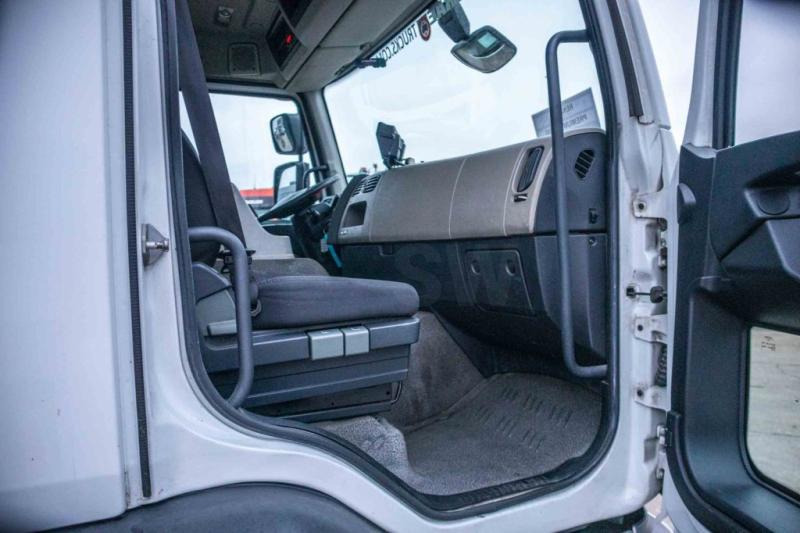 Photo d'intérieur 3: Camion fourgon Renault PREMIUM 380 DXI-6x2
