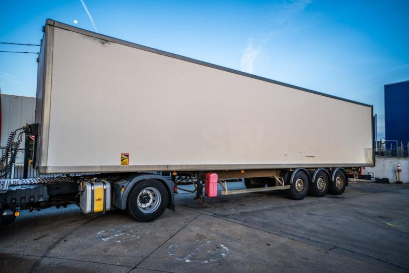 Samro S338D HPF+ PORTE FIT - Semi-remorque fourgon: photos 1 Samro S338D HPF+ PORTE FIT - Semi-remorque fourgon: photos 1