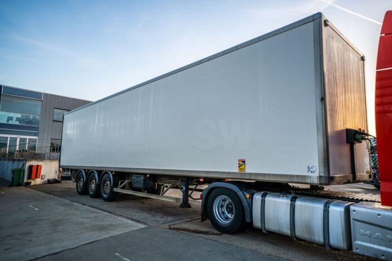 Samro S338D HPF+ PORTE FIT - Semi-remorque fourgon: photos 2 Samro S338D HPF+ PORTE FIT - Semi-remorque fourgon: photos 2