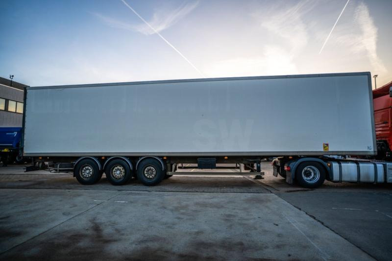 Samro S338D HPF+ PORTE FIT - Semi-remorque fourgon: photos 3 Samro S338D HPF+ PORTE FIT - Semi-remorque fourgon: photos 3