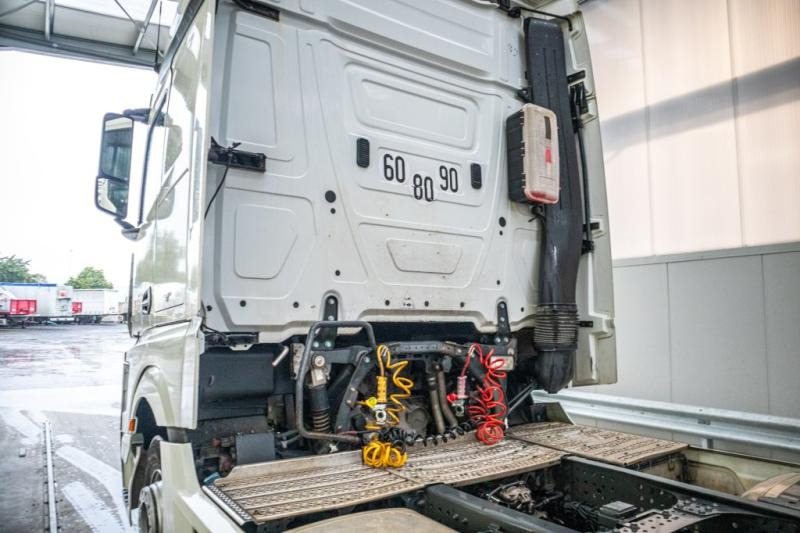 Mercedes ACTROS 1845LS+E6+VOITH - Tracteur routier: photos 5 Mercedes ACTROS 1845LS+E6+VOITH - Tracteur routier: photos 5