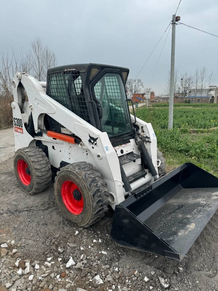 Bobcat S 300 - Mini chargeuse: photos 4 Bobcat S 300 - Mini chargeuse: photos 4