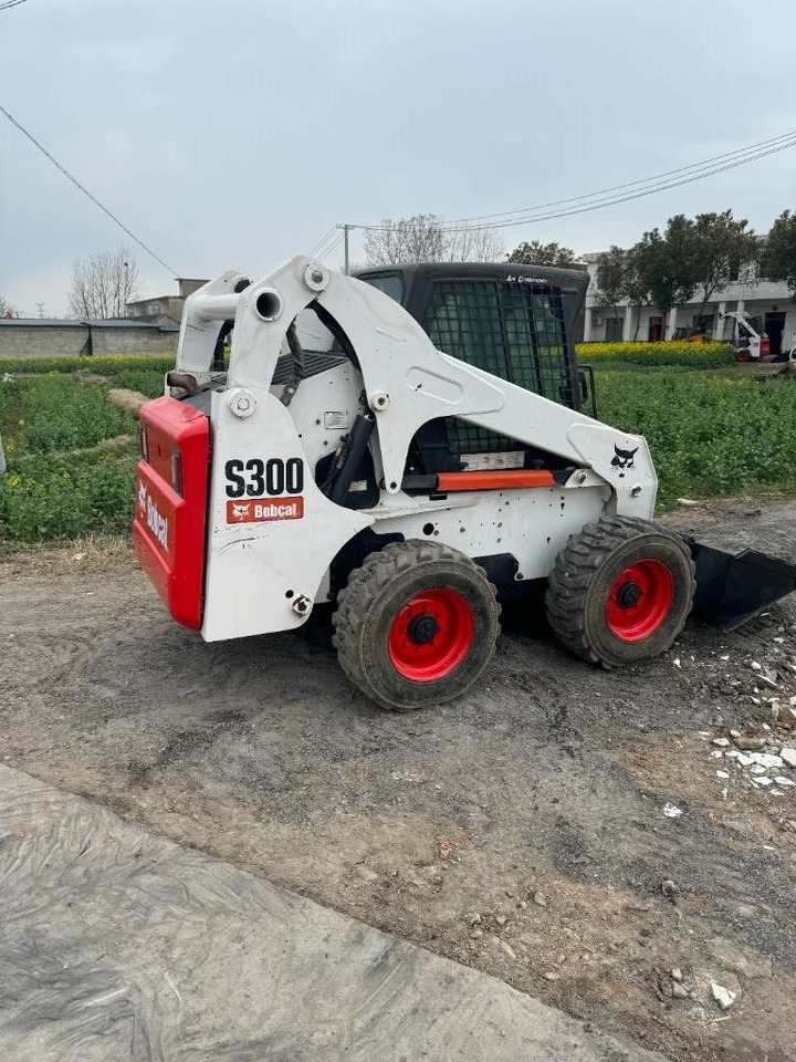 Bobcat S 300 - Mini chargeuse: photos 3 Bobcat S 300 - Mini chargeuse: photos 3
