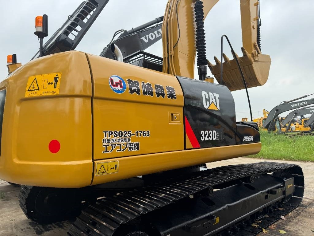 CAT 323D2  - Pelle sur chenille: photos 5 CAT 323D2  - Pelle sur chenille: photos 5