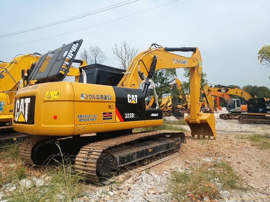 CAT 323D2 - Pelle sur chenille: photos 1 CAT 323D2 - Pelle sur chenille: photos 1