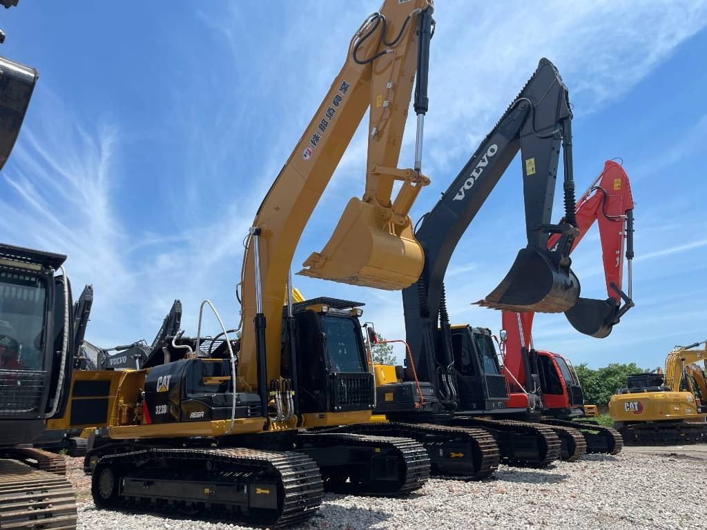 CAT 323D2  - Pelle sur chenille: photos 4 CAT 323D2  - Pelle sur chenille: photos 4