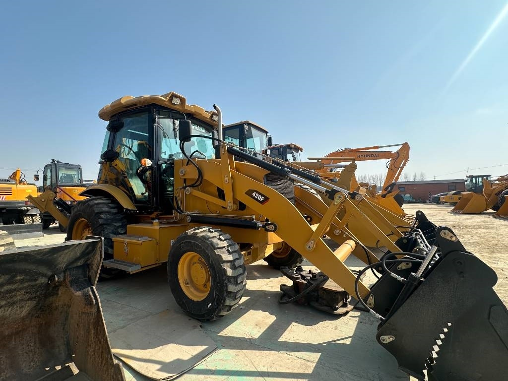 CAT 420 F - Pelle sur chenille: photos 1 CAT 420 F - Pelle sur chenille: photos 1