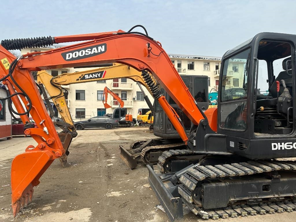 Doosan DH 60-7 - Pelle sur chenille: photos 2 Doosan DH 60-7 - Pelle sur chenille: photos 2