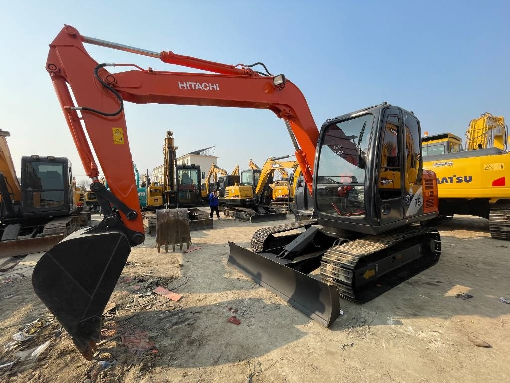 Hitachi ZX 75 - Pelle sur chenille: photos 5 Hitachi ZX 75 - Pelle sur chenille: photos 5