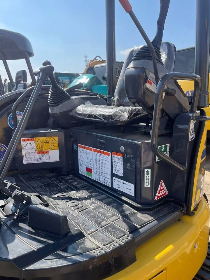 Komatsu PC 35 - Mini pelle: photos 3 Komatsu PC 35 - Mini pelle: photos 3