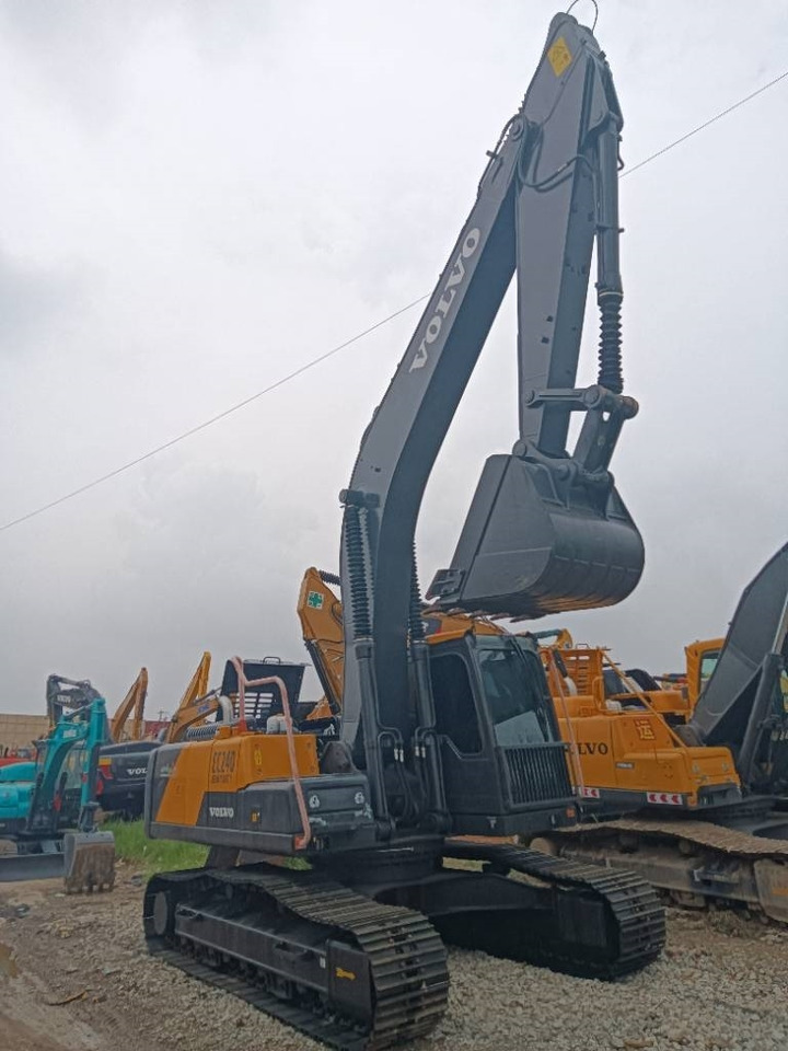 Volvo EC 240 - Pelle sur chenille: photos 4 Volvo EC 240 - Pelle sur chenille: photos 4