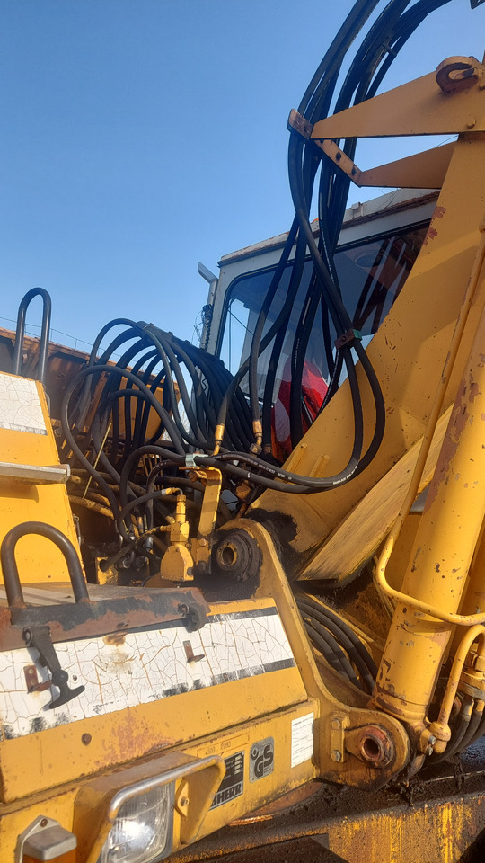 Liebherr 900A - Pelle sur pneus: photos 2 Liebherr 900A - Pelle sur pneus: photos 2