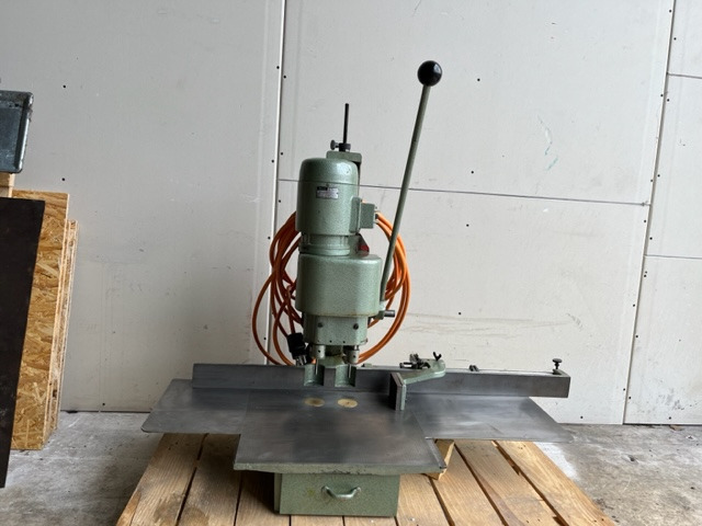 Hang Papierbohrermaschine 136 D - Machine d'impression: photos 1 Hang Papierbohrermaschine 136 D - Machine d'impression: photos 1