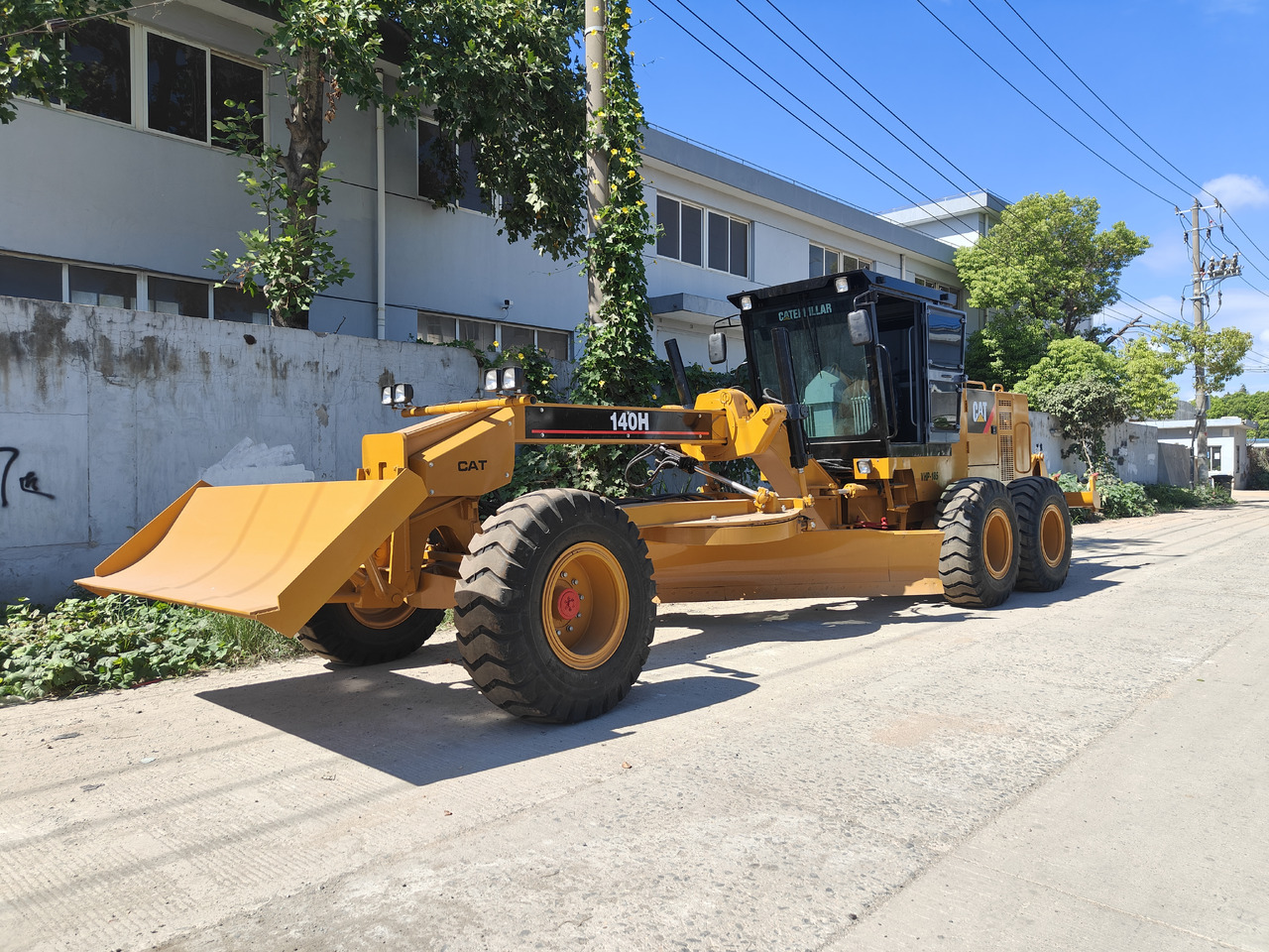 CATERPILLAR 140h with blade used cat motor grader 140k 140h 140g - Niveleuse: photos 1 CATERPILLAR 140h with blade used cat motor grader 140k 140h 140g - Niveleuse: photos 1