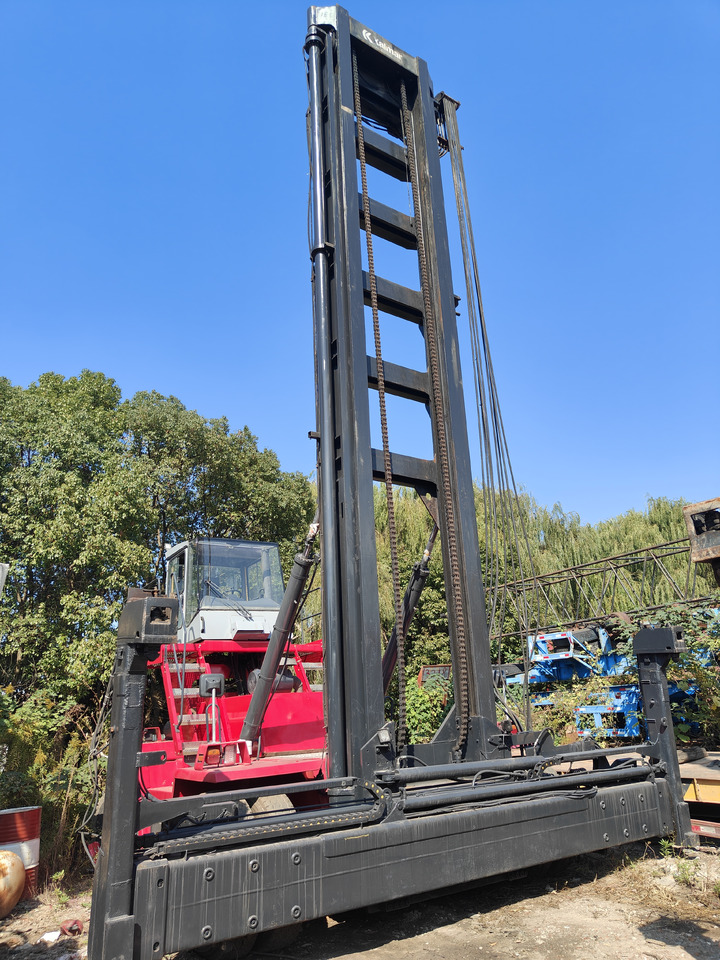 KALMAR DCE80 Used container handler DCE80-45E7 - Engins de chantier: photos 3 KALMAR DCE80 Used container handler DCE80-45E7 - Engins de chantier: photos 3