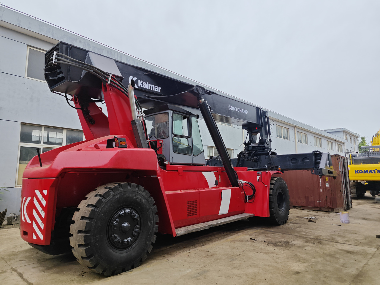 KALMAR DRF450 45ton Reach stacker/Container forklift - Engins de chantier: photos 4 KALMAR DRF450 45ton Reach stacker/Container forklift - Engins de chantier: photos 4