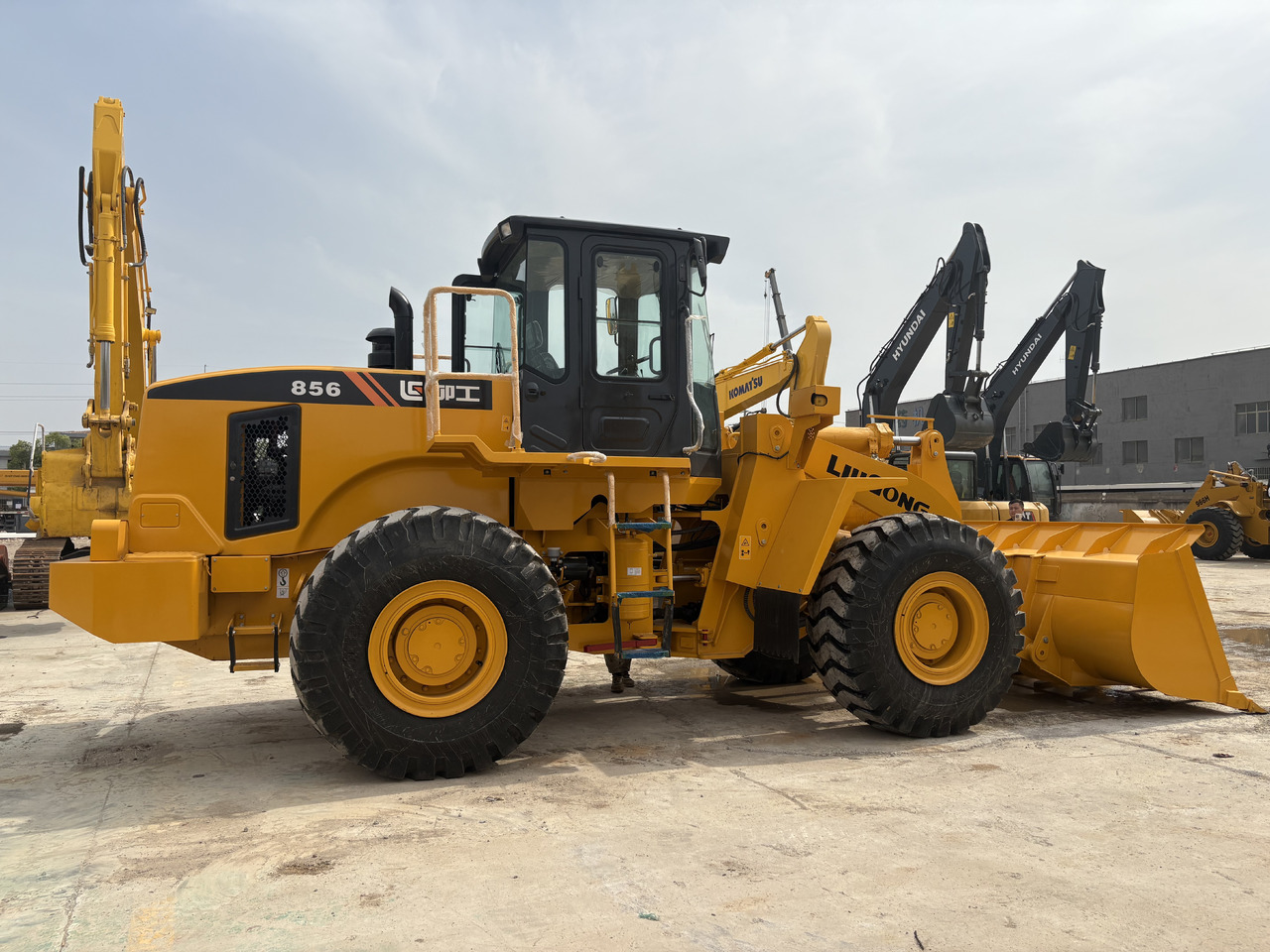 LIUGONG 856 wheel loader - Chargeuse sur pneus: photos 2 LIUGONG 856 wheel loader - Chargeuse sur pneus: photos 2