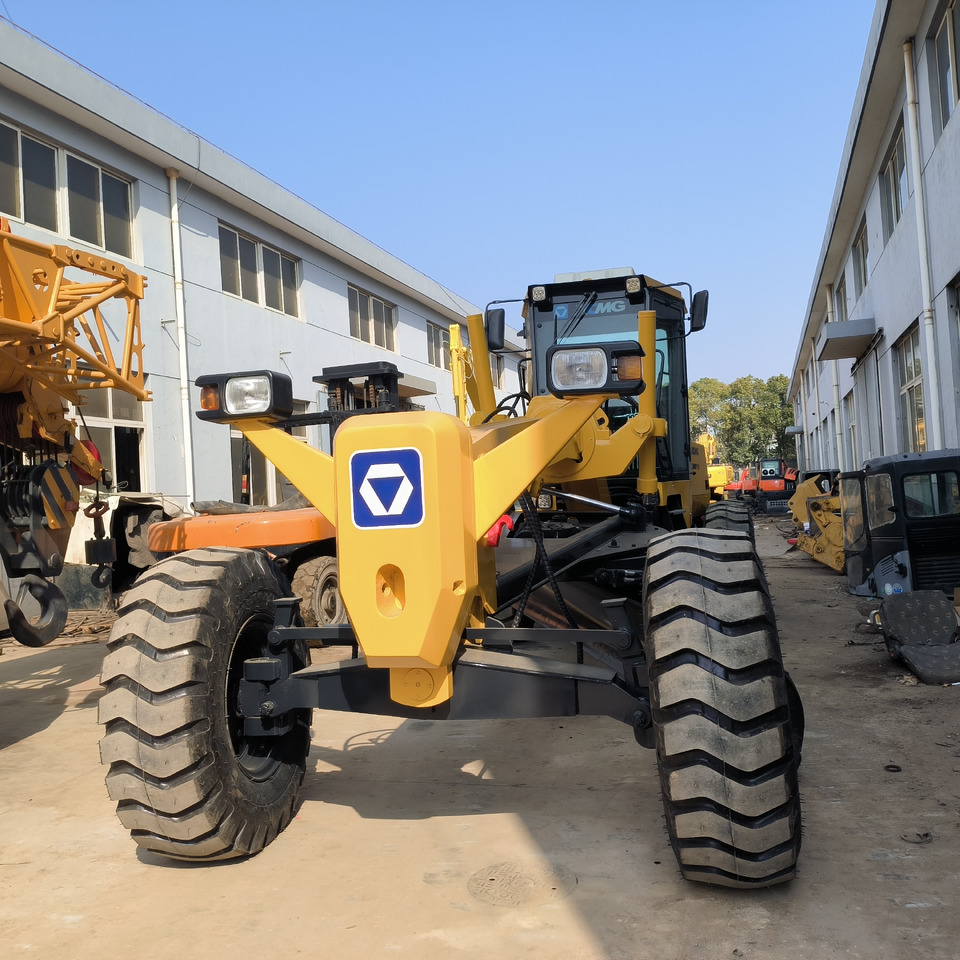 XCMG GR180 MOTOR GRADER - Niveleuse: photos 2 XCMG GR180 MOTOR GRADER - Niveleuse: photos 2
