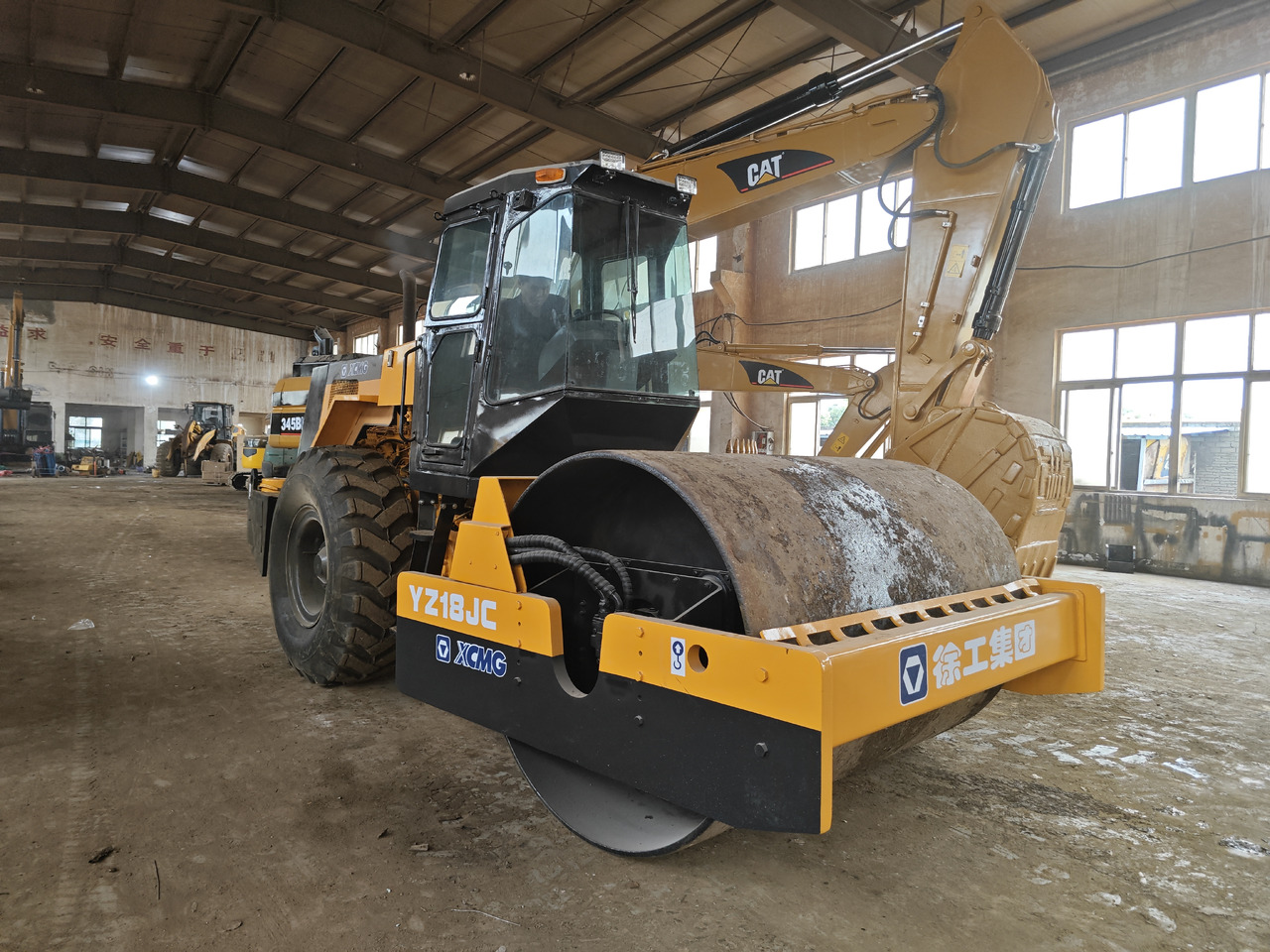 XCMG YZ18JC Used xcmg road roller/compactor - Rouleau compresseur: photos 1 XCMG YZ18JC Used xcmg road roller/compactor - Rouleau compresseur: photos 1