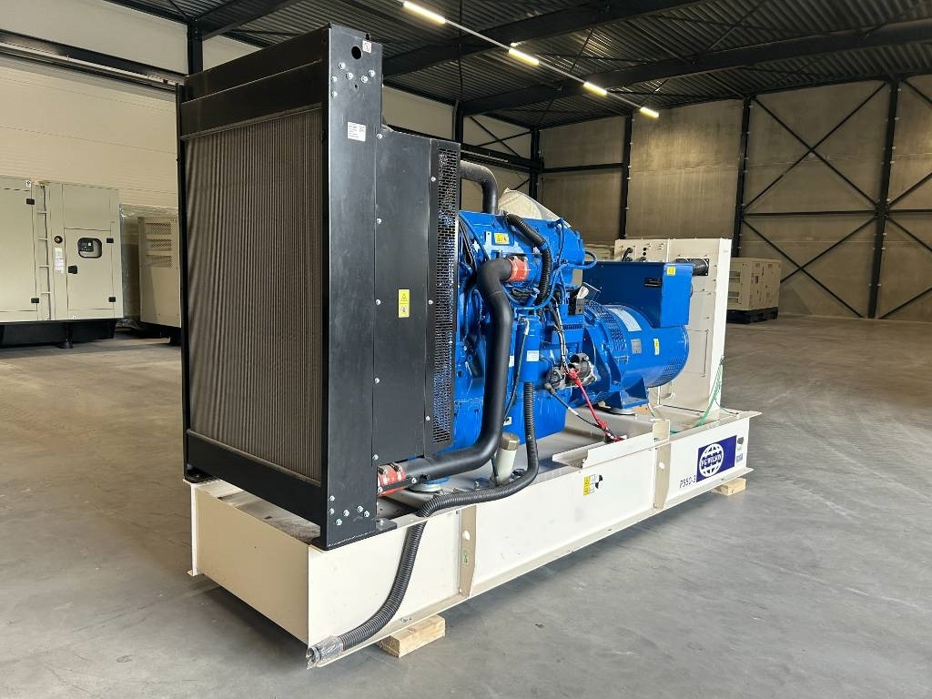 FG Wilson P550-3 - 550 kVA Open Genset - DPX-16020-O - Groupe électrogène: photos 2 FG Wilson P550-3 - 550 kVA Open Genset - DPX-16020-O - Groupe électrogène: photos 2