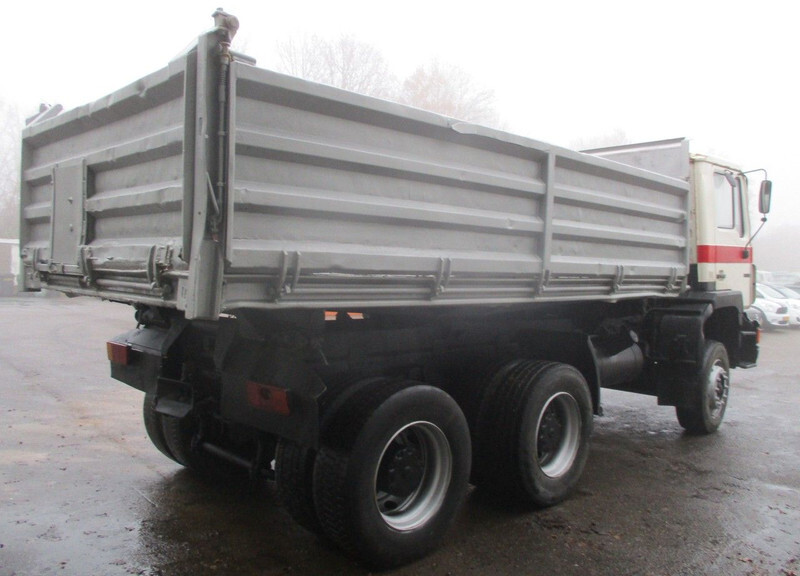 MAN 26 322 ZF Manual , 6x4 , 3 way tipper , Spring suspension - Camion benne: photos 3 MAN 26 322 ZF Manual , 6x4 , 3 way tipper , Spring suspension - Camion benne: photos 3