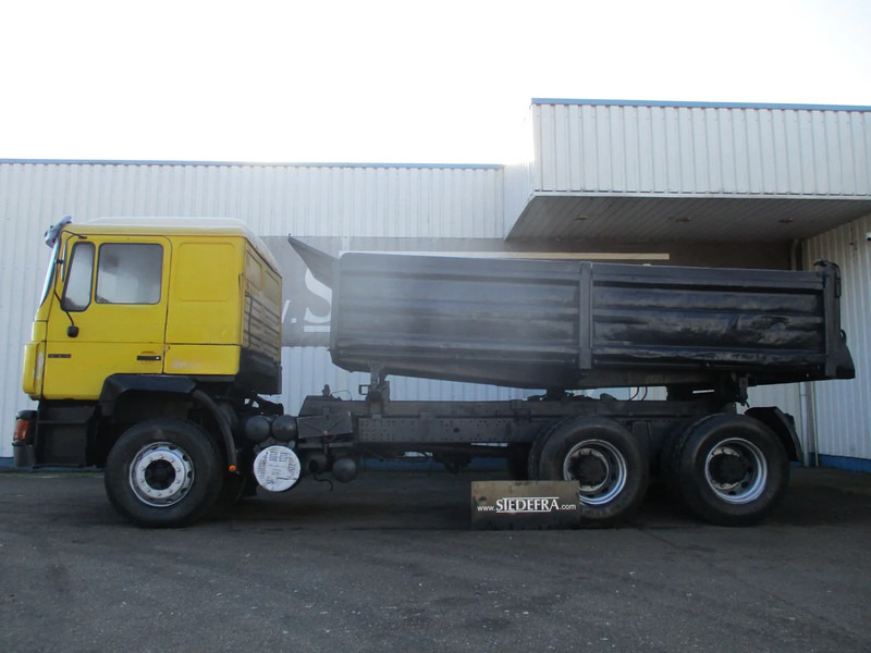 MAN 26.402 6x4 , ZF Manual , Retarder , 3 Way tipper , Spring suspension - Camion benne: photos 2 MAN 26.402 6x4 , ZF Manual , Retarder , 3 Way tipper , Spring suspension - Camion benne: photos 2