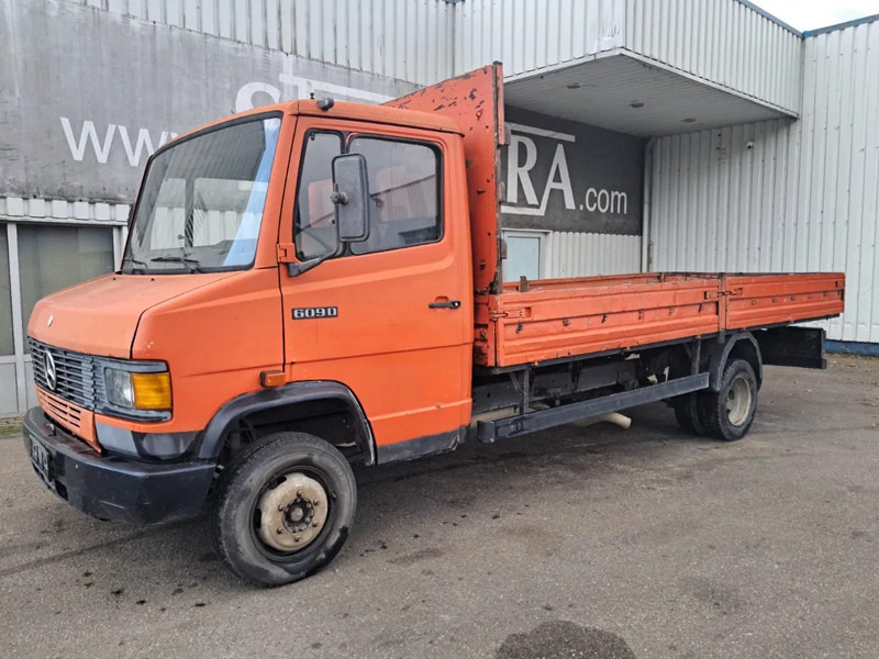 Mercedes-Benz 609 D, Manual , Spring Suspension - Camion plateau: photos 1 Mercedes-Benz 609 D, Manual , Spring Suspension - Camion plateau: photos 1