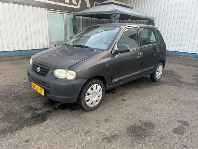Suzuki Alto 1.0 - 16V , 5 drs. , Handel / export - Voiture à hayon: photos 1 Suzuki Alto 1.0 - 16V , 5 drs. , Handel / export - Voiture à hayon: photos 1