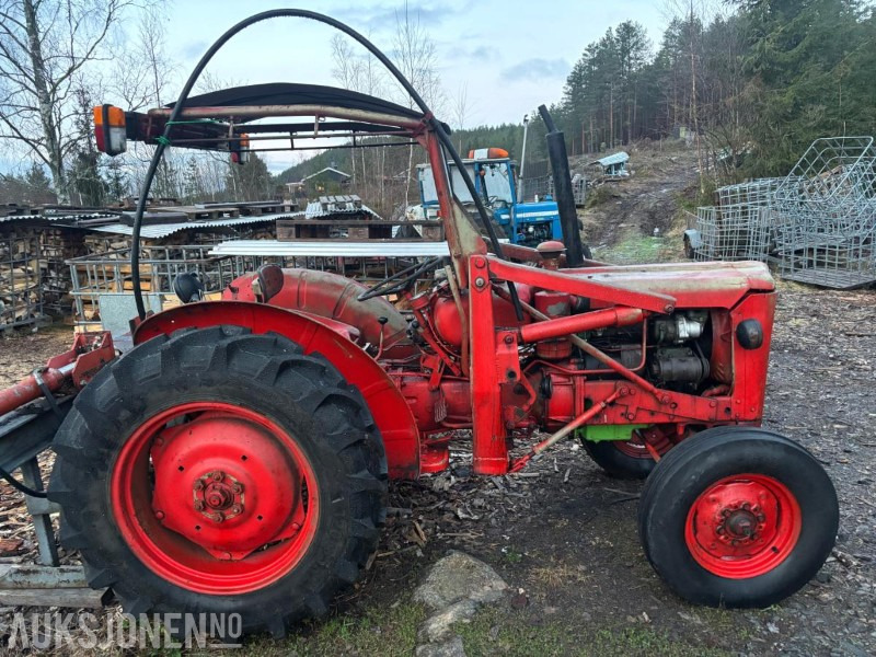 1900 Volvo 320 Buster traktor FRONTLASTER MVA FRI - INGEN MINSTEPRIS - Tracteur agricole: photos 1 1900 Volvo 320 Buster traktor FRONTLASTER MVA FRI - INGEN MINSTEPRIS - Tracteur agricole: photos 1