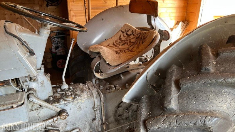 1954 Massey Ferguson Gråtass med skuffe - INGEN MINSTEPRIS - Tracteur agricole: photos 3 1954 Massey Ferguson Gråtass med skuffe - INGEN MINSTEPRIS - Tracteur agricole: photos 3
