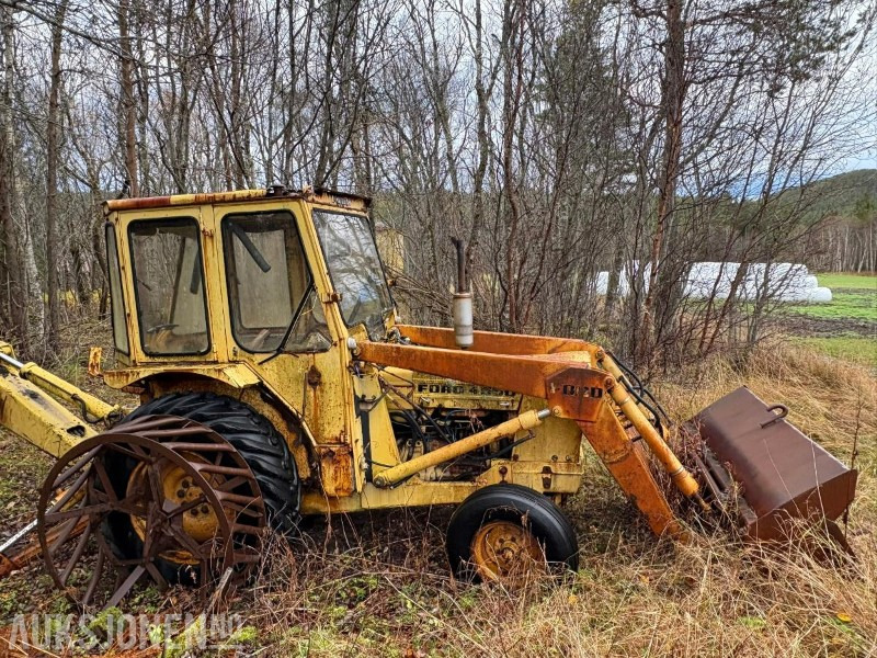 1975 FORD 4550 TRAKTORGRAVER - Tracteur agricole: photos 4 1975 FORD 4550 TRAKTORGRAVER - Tracteur agricole: photos 4