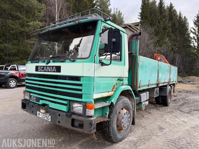 1981 Scania P82M 4X2 LS50 - Camion grue: photos 1 1981 Scania P82M 4X2 LS50 - Camion grue: photos 1