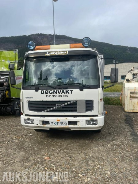 2000 Volvo FL 608 - Verkstedbil med kompressor som drives av en bensinmotor. - Camion plateau: photos 2 2000 Volvo FL 608 - Verkstedbil med kompressor som drives av en bensinmotor. - Camion plateau: photos 2