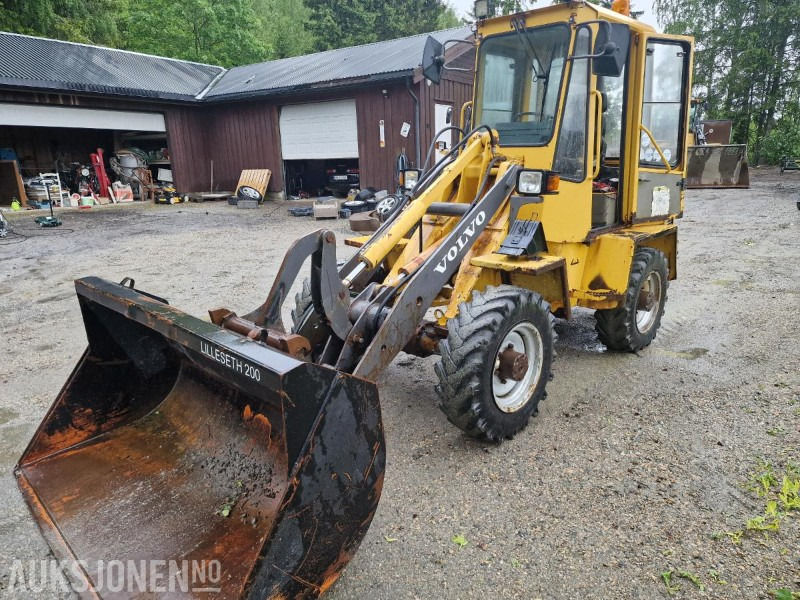 2000 Volvo ZL 402 C hjullaster med snøskuff grusskuff og pallegafler - Chargeuse sur pneus: photos 1 2000 Volvo ZL 402 C hjullaster med snøskuff grusskuff og pallegafler - Chargeuse sur pneus: photos 1