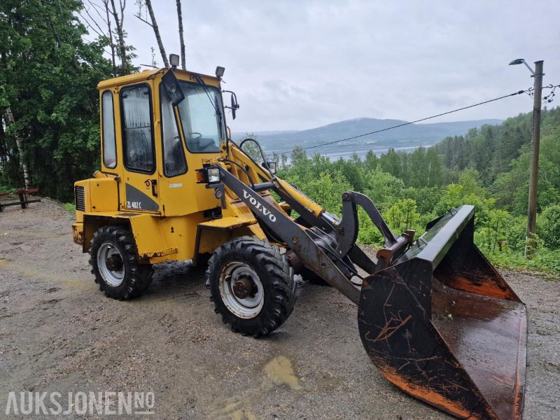 2000 Volvo ZL 402 C hjullaster med snøskuff grusskuff og pallegafler - Chargeuse sur pneus: photos 2 2000 Volvo ZL 402 C hjullaster med snøskuff grusskuff og pallegafler - Chargeuse sur pneus: photos 2