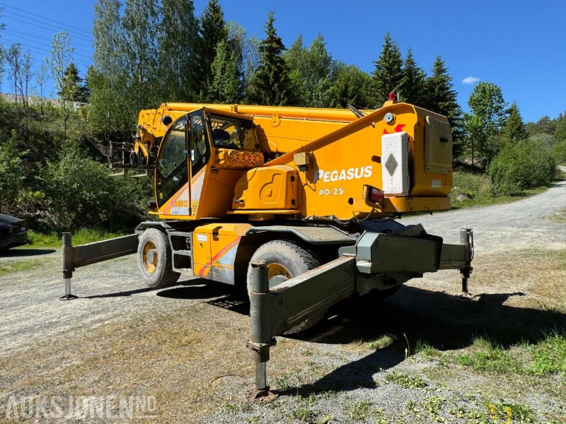 2009 Dieci Pegasus 40.25 rundtomsvingende teleskoptruck med kurv / vinsj / pallegaffler - Chariot télescopique: photos 3 2009 Dieci Pegasus 40.25 rundtomsvingende teleskoptruck med kurv / vinsj / pallegaffler - Chariot télescopique: photos 3