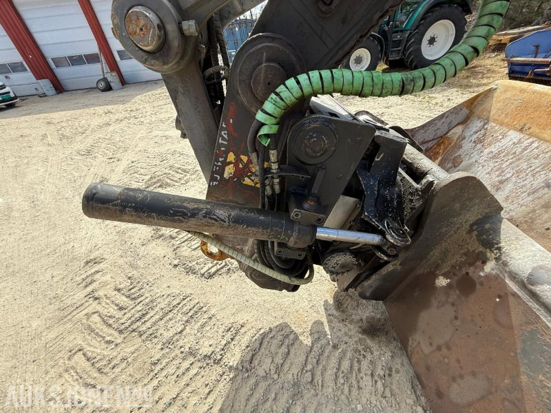 Pelle 2010 Volvo EC210CL gravemaskin med tiltrotator og 2 skuffer.: photos 9