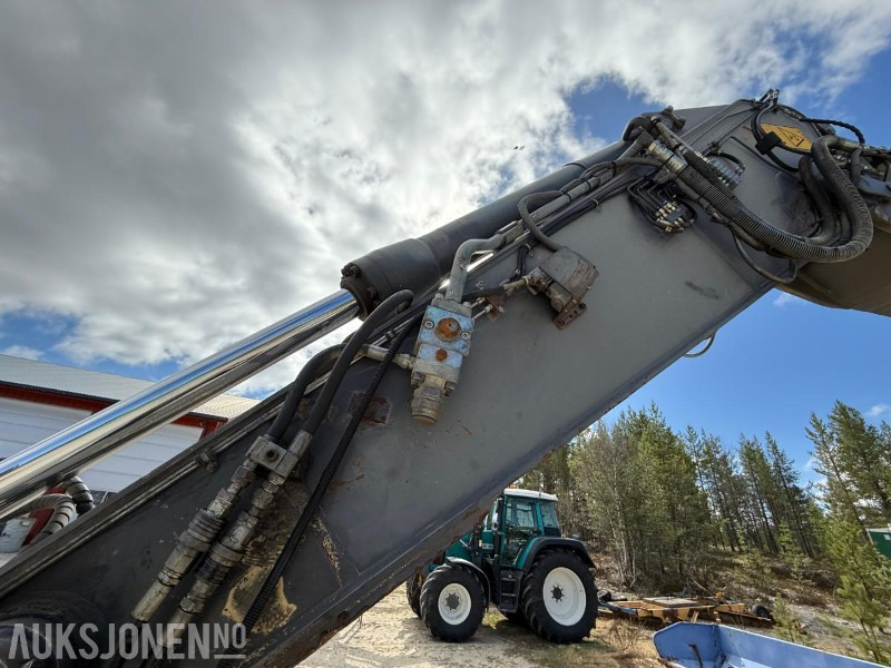 Pelle 2010 Volvo EC210CL gravemaskin med tiltrotator og 2 skuffer.: photos 14