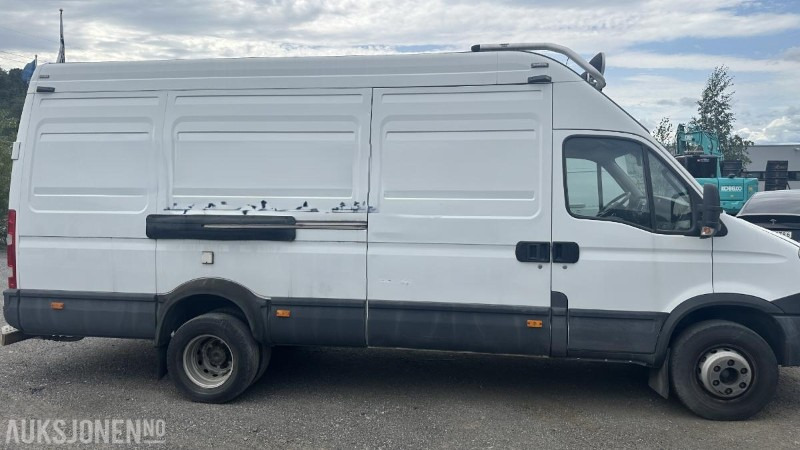 2013 IVECO DAILY 70C17 EEV 3,0 170 HK | DIESELVARMER | ARBEIDSLYS | HENGERFESTE 3500 KG - Fourgon utilitaire: photos 4 2013 IVECO DAILY 70C17 EEV 3,0 170 HK | DIESELVARMER | ARBEIDSLYS | HENGERFESTE 3500 KG - Fourgon utilitaire: photos 4