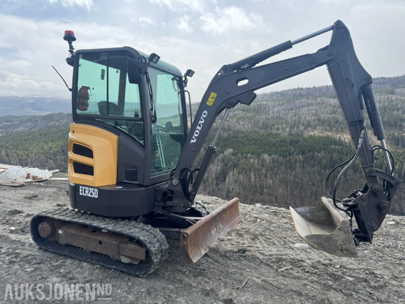 2013 Volvo ECR25D gravemaskin med 3 skuffer - Mini pelle: photos 2 2013 Volvo ECR25D gravemaskin med 3 skuffer - Mini pelle: photos 2