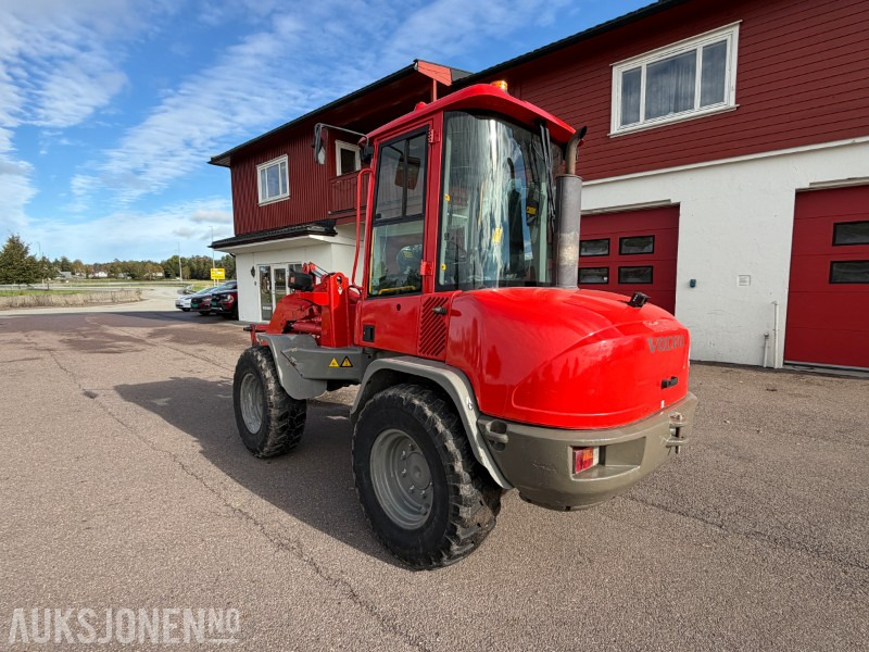 2013 Volvo L30B-Z7X Hjullaster - 6650kg - Ryggekamera - Universalskuff - Pallegafler - Chargeuse sur pneus: photos 3 2013 Volvo L30B-Z7X Hjullaster - 6650kg - Ryggekamera - Universalskuff - Pallegafler - Chargeuse sur pneus: photos 3