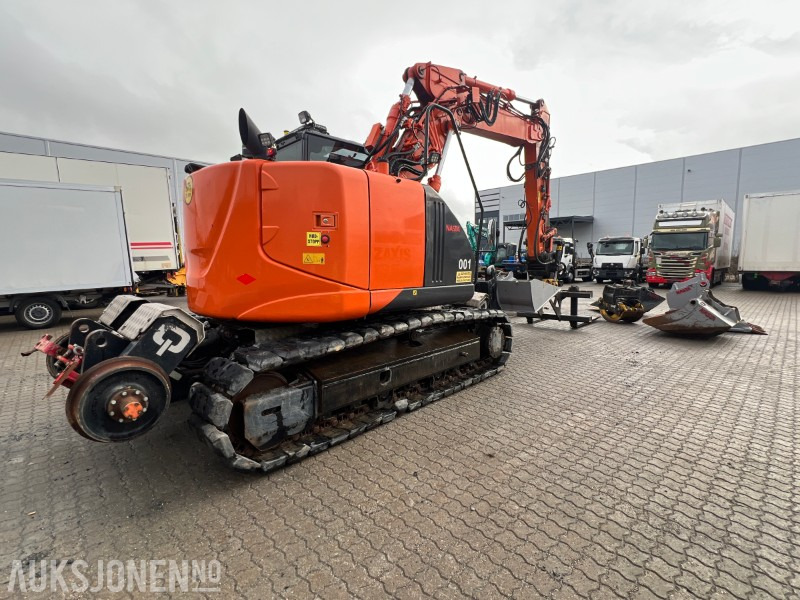2015 Hitachi ZX135-US Rail maskin med henger, tilt, klype, 6 skuffer, klype - Pelle: photos 5 2015 Hitachi ZX135-US Rail maskin med henger, tilt, klype, 6 skuffer, klype - Pelle: photos 5