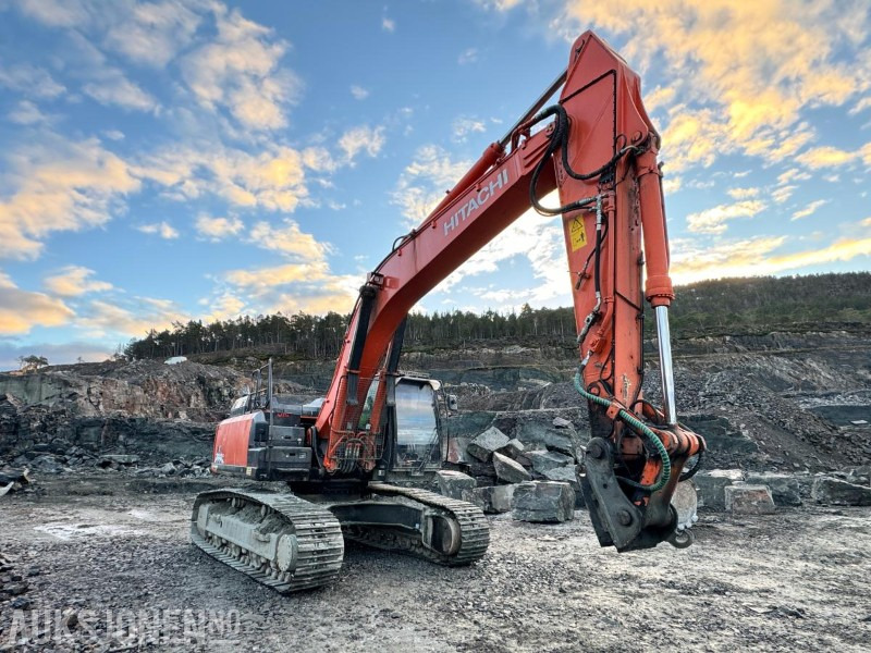 2016 Hitachi ZX300LC-6 - 31.600 kg - OilQuick - Webasto - Bunkringspumpe - Hammerhydraulikk / tilleggshydraulikk - Sertifiseres før salg - Pelle: photos 3 2016 Hitachi ZX300LC-6 - 31.600 kg - OilQuick - Webasto - Bunkringspumpe - Hammerhydraulikk / tilleggshydraulikk - Sertifiseres før salg - Pelle: photos 3