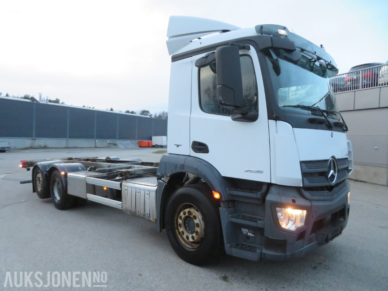 2016 Mercedes-Benz ANTOS 2535, kun 72109 km, automat, multiratt, ryggekamera, - Camion porte-conteneur/ Caisse mobile: photos 3 2016 Mercedes-Benz ANTOS 2535, kun 72109 km, automat, multiratt, ryggekamera, - Camion porte-conteneur/ Caisse mobile: photos 3