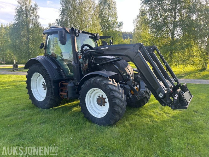 2019 Valtra N174 med frontlaster og mye utstyr - Tracteur agricole: photos 2 2019 Valtra N174 med frontlaster og mye utstyr - Tracteur agricole: photos 2