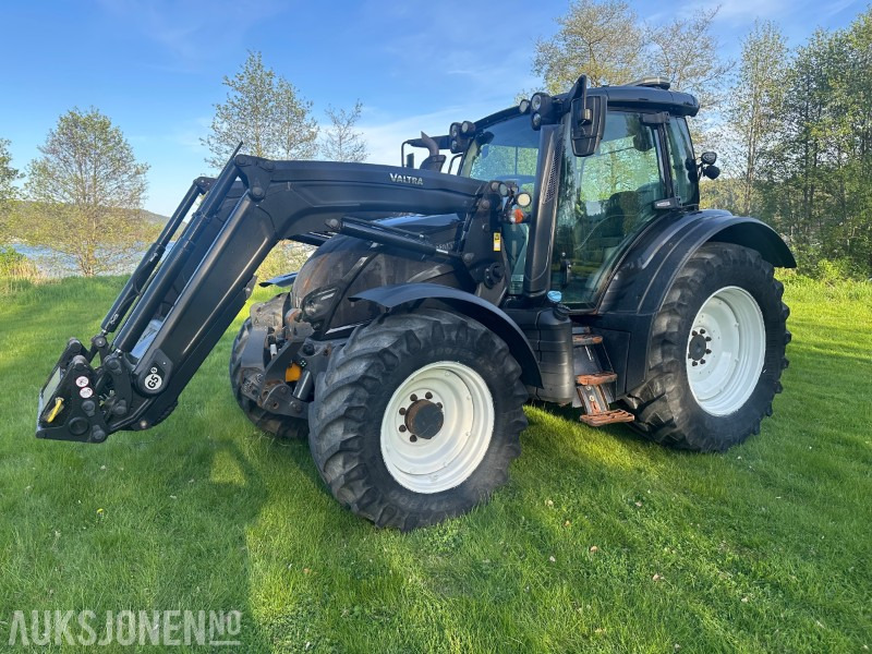 2019 Valtra N174 med frontlaster og mye utstyr - Tracteur agricole: photos 1 2019 Valtra N174 med frontlaster og mye utstyr - Tracteur agricole: photos 1