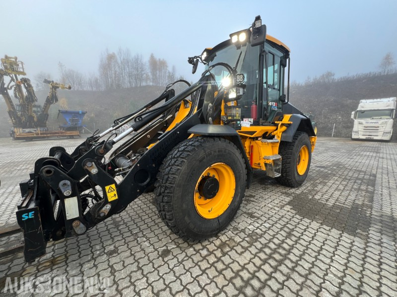 2023 JCB 413S S5 AG. BM HK, skuff og gafler - Chargeuse sur pneus: photos 2 2023 JCB 413S S5 AG. BM HK, skuff og gafler - Chargeuse sur pneus: photos 2