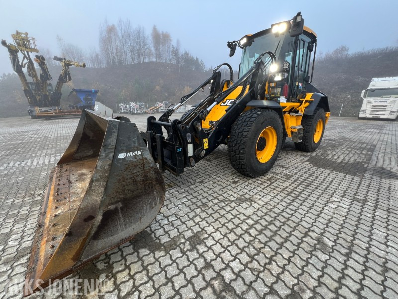 2023 JCB 413S S5 AG. BM HK, skuff og gafler - Chargeuse sur pneus: photos 1 2023 JCB 413S S5 AG. BM HK, skuff og gafler - Chargeuse sur pneus: photos 1