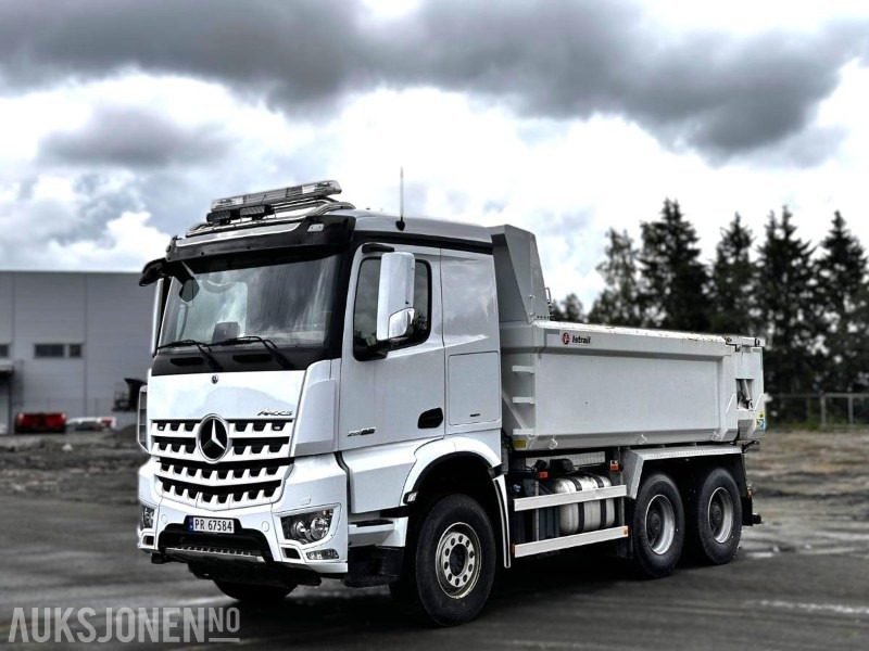 Camion benne 2023 Mercedes-Benz Arocs tippbil m/ Istrail tippkasse – 53 374 km: photos 1