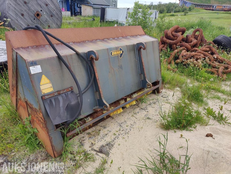 2010 DRIVEX Sandspredeskuffe med BM feste - Accessoire pour Engins de chantier: photos 2 2010 DRIVEX Sandspredeskuffe med BM feste - Accessoire pour Engins de chantier: photos 2